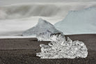 Morceau de glace qui fond sur une route, nature, extreme, beauté