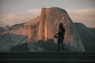 Surfeur devant un parc Yosemite, relax, vacances, bien-être